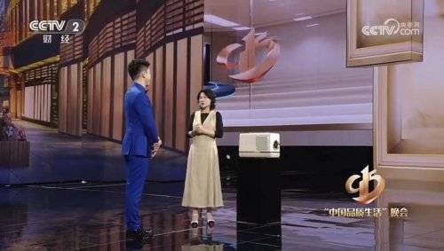 行业首个五位数短号服务专线+十年免费包修j9九游会网站入口格力开启服务双王炸：(图4)